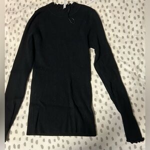 Long sleeve ribbed long sleeve shirt. Black. Small.